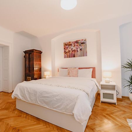 Anastasia Apartments With Parking Брашов Экстерьер фото